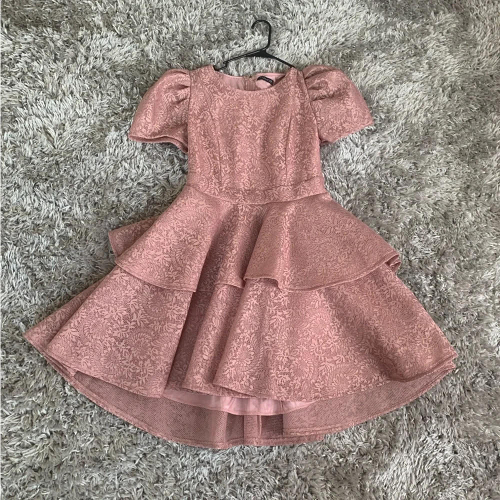 Mauave dress with puff sleeves, ruffled, and double layered - Picture 3 of 11